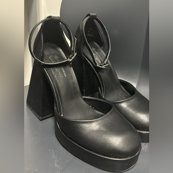 Black heels size 8 - Picture 1 of 3